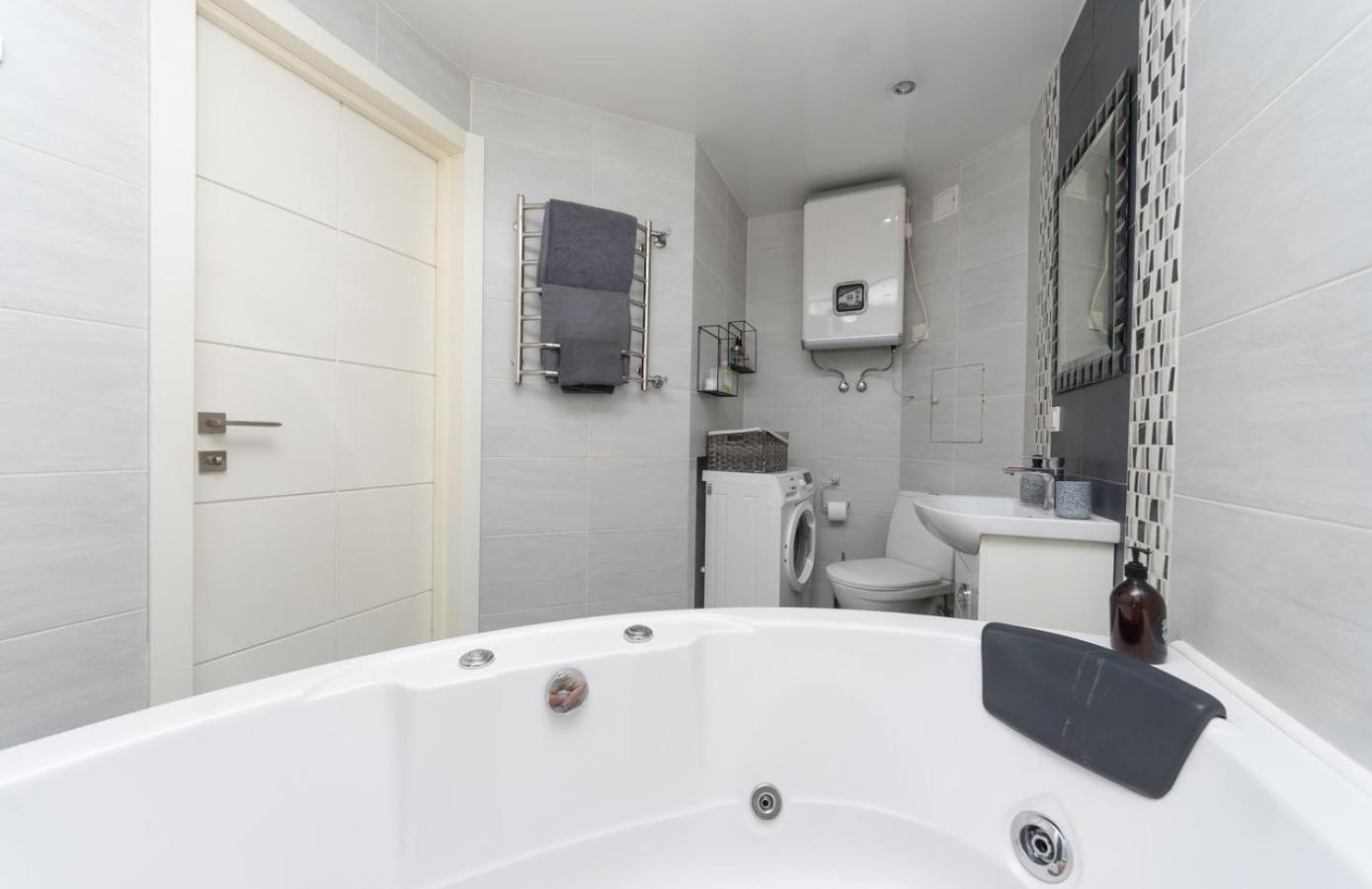 Flat24 On Lesi Ukrainki 3 Kyiv Exterior foto