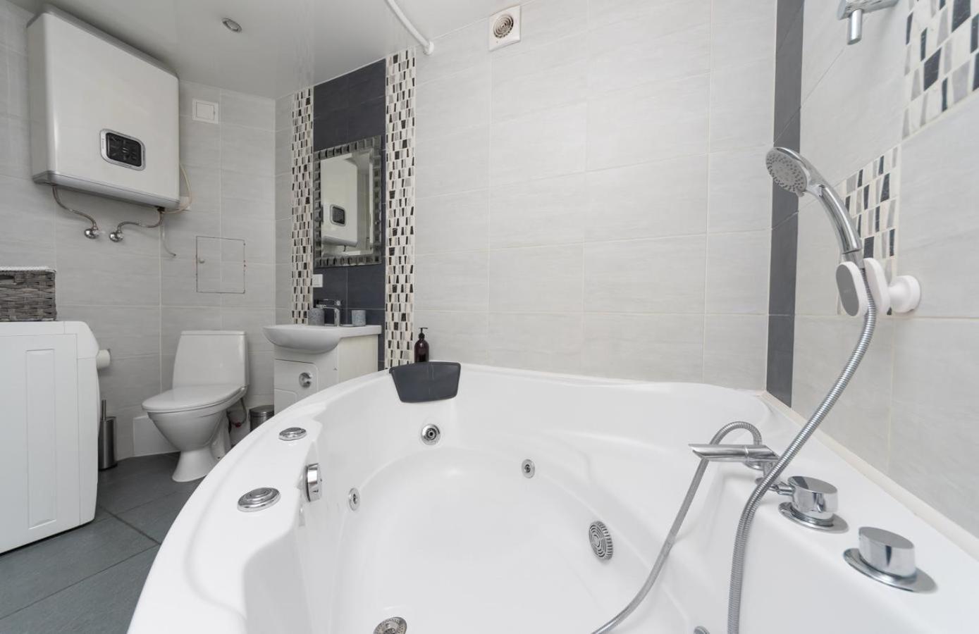 Flat24 On Lesi Ukrainki 3 Kyiv Exterior foto