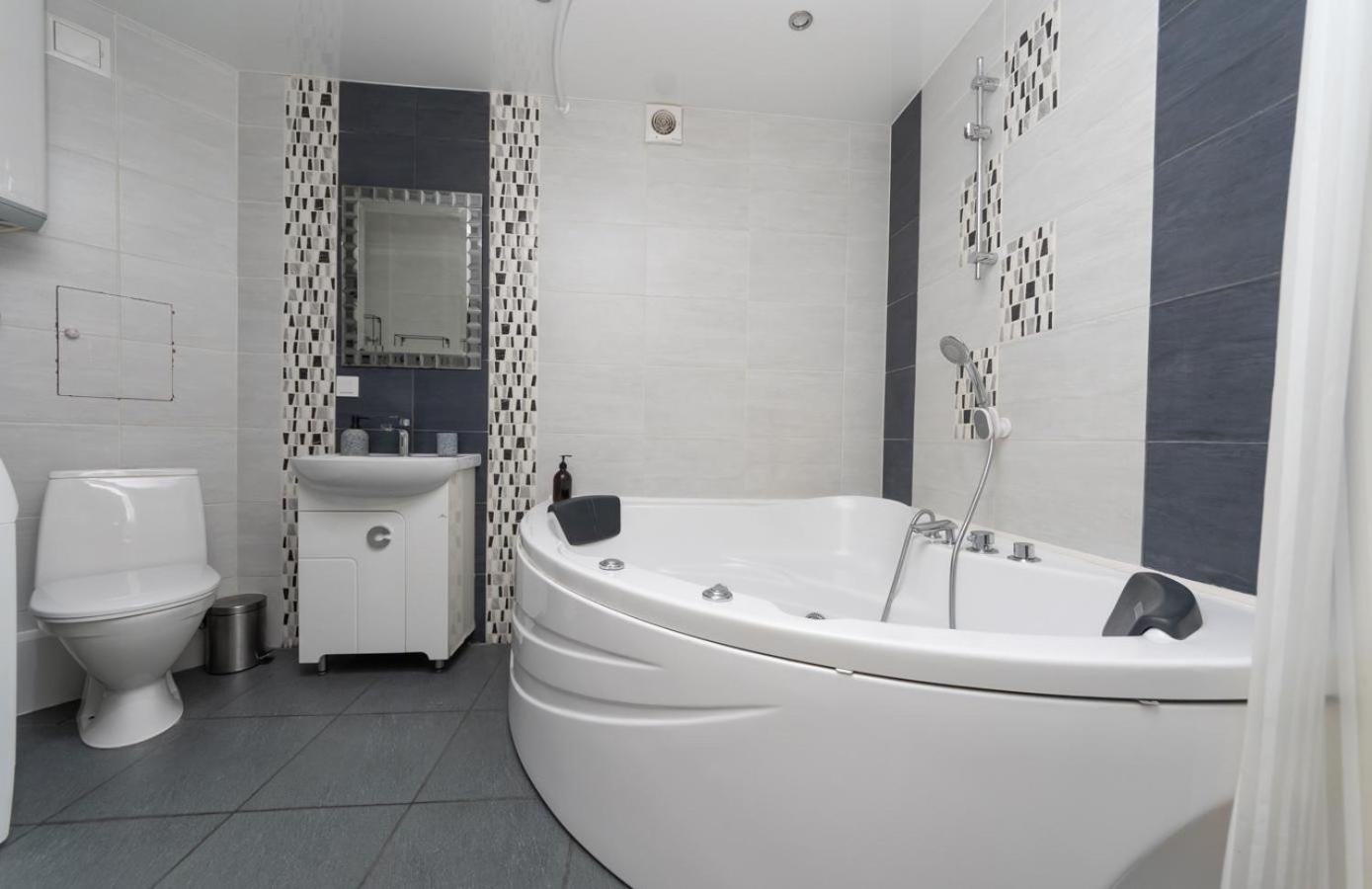 Flat24 On Lesi Ukrainki 3 Kyiv Exterior foto