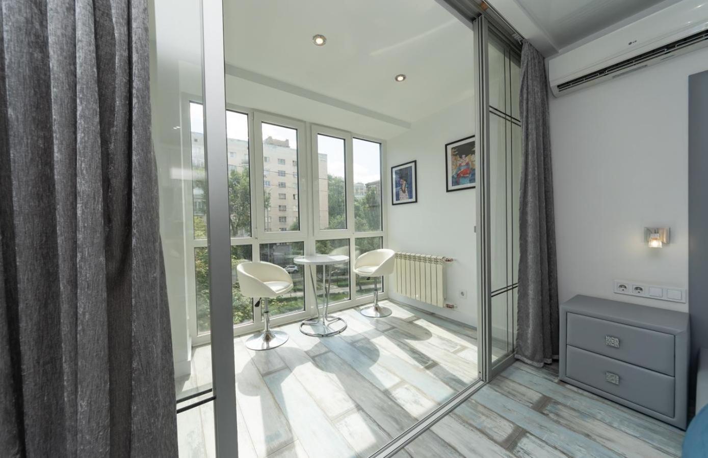 Flat24 On Lesi Ukrainki 3 Kyiv Exterior foto